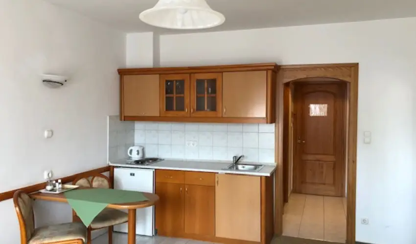 gnes Hotel Hvz - Nyugdjas kedvezmnyes rak reggelis elltssal (1 jtl)