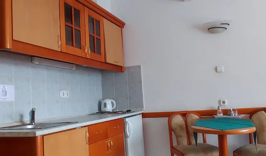 gnes Hotel Hvz - Nyugdjas kedvezmnyes rak reggelis elltssal (1 jtl)