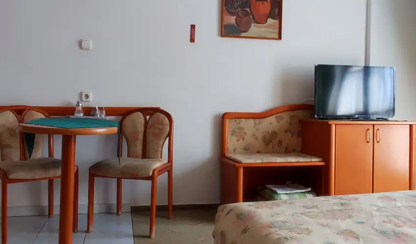 gnes Hotel Hvz - Nyugdjas kedvezmnyes rak reggelis elltssal (1 jtl)