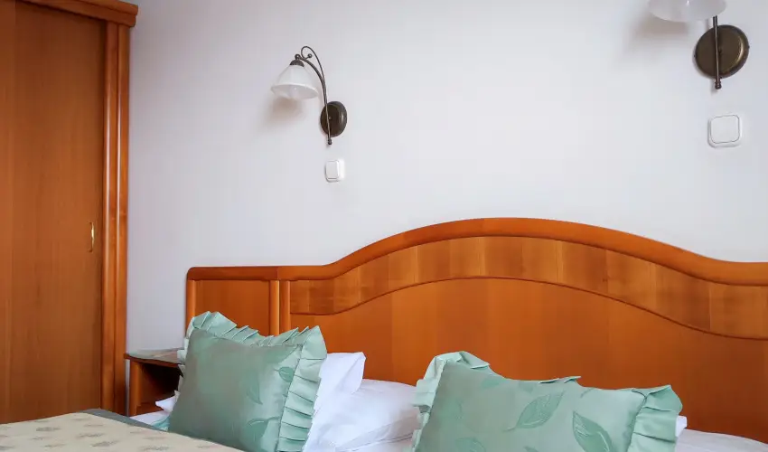 gnes Hotel Hvz - Nyugdjas kedvezmnyes rak reggelis elltssal (1 jtl)