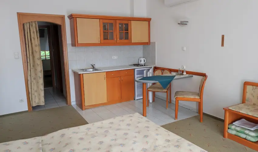 gnes Hotel Hvz - Nyugdjas kedvezmnyes rak reggelis elltssal (1 jtl)