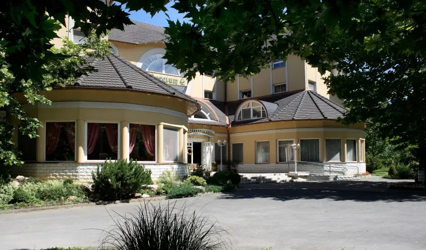 Hotel Arbortum Harkny - Nyugdjas kedvezmnyes rak reggelis elltssal (1 jtl)