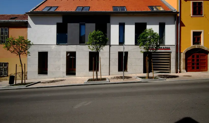 Hotel Arkadia Pcs - Nyugdjas kedvezmnyes rak reggelis elltssal (1 jtl)