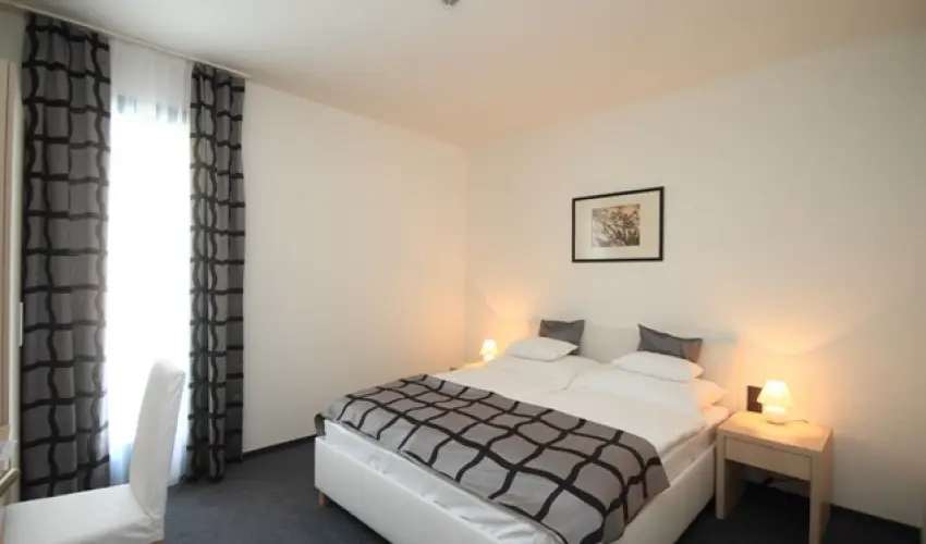 Hotel Arkadia Pcs - Nyugdjas kedvezmnyes rak reggelis elltssal (1 jtl)