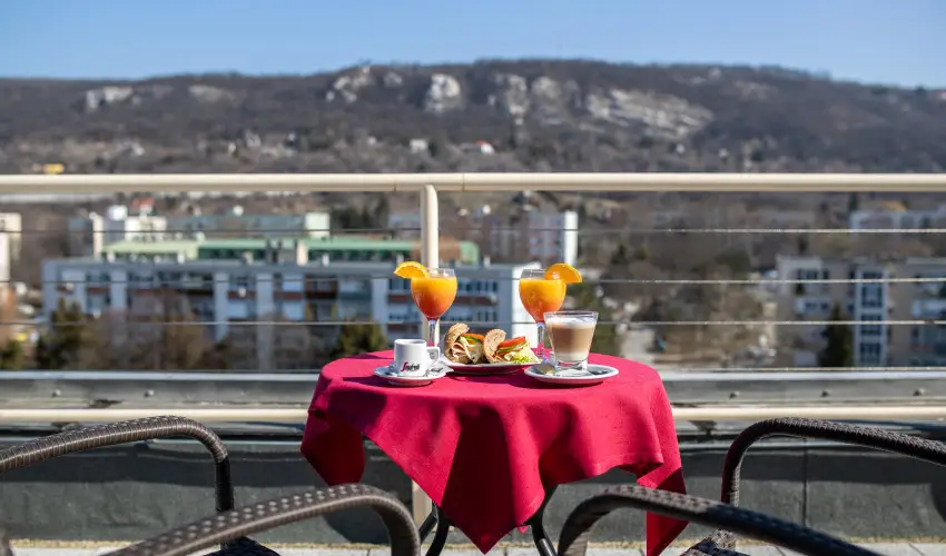 Hotel rpd Tatabnya - Nyugdjas kedvezmnyes rak reggelis elltssal (1 jtl)