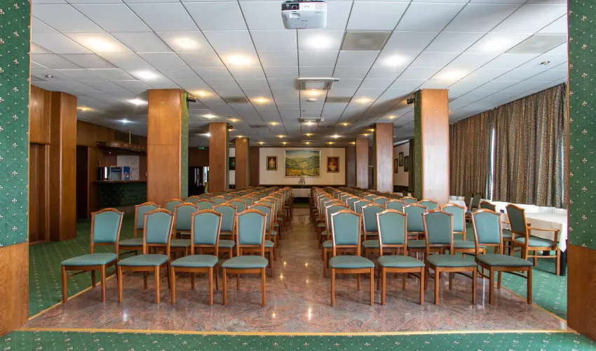 Hotel rpd Tatabnya - Nyugdjas kedvezmnyes rak reggelis elltssal (1 jtl)