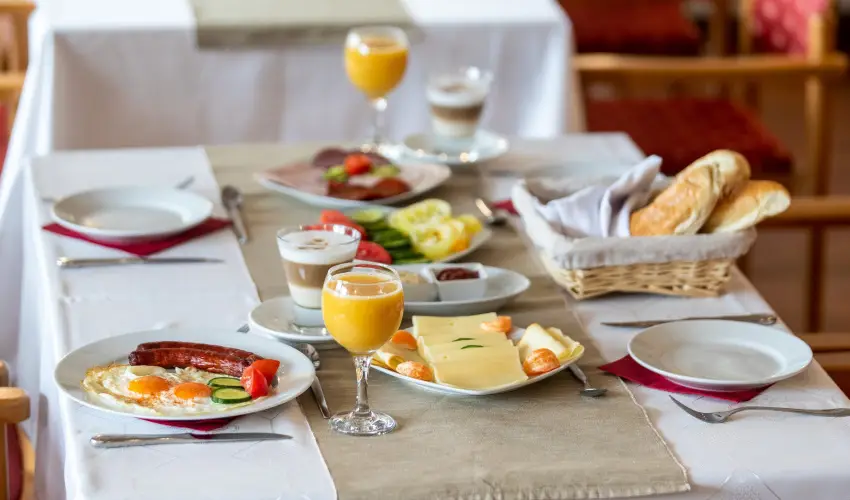 Hotel rpd Tatabnya - Nyugdjas kedvezmnyes rak reggelis elltssal (1 jtl)