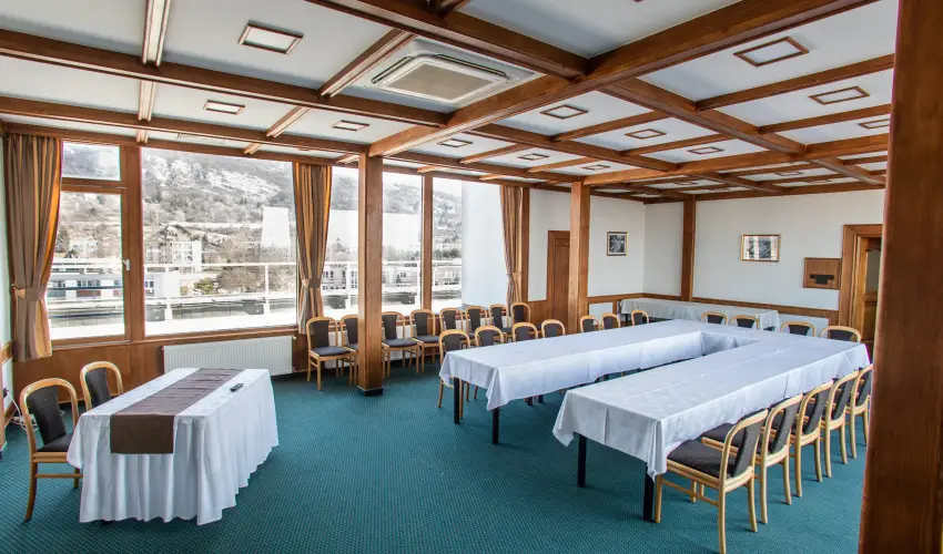 Hotel rpd Tatabnya - Nyugdjas kedvezmnyes rak reggelis elltssal (1 jtl)