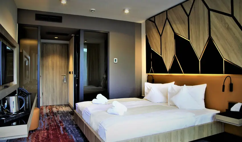 Avar Hotel M�traf�red - Nyugd�jas kedvezm�nyes �rak reggelivel (1 �jt�l)