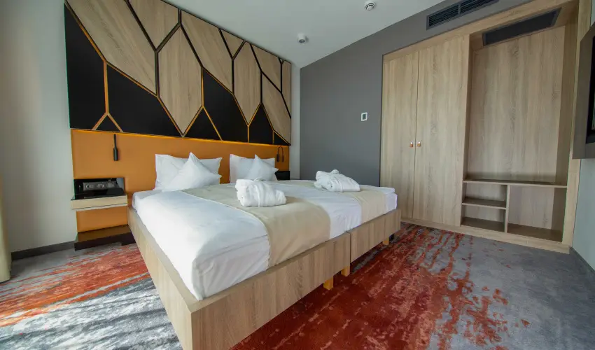 Avar Hotel M�traf�red - Nyugd�jas kedvezm�nyes �rak reggelivel (1 �jt�l)