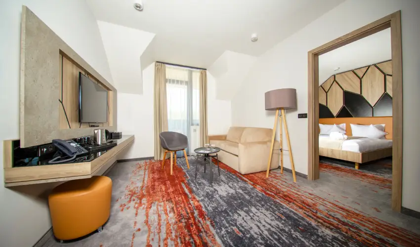 Avar Hotel M�traf�red - Nyugd�jas kedvezm�nyes �rak reggelivel (1 �jt�l)