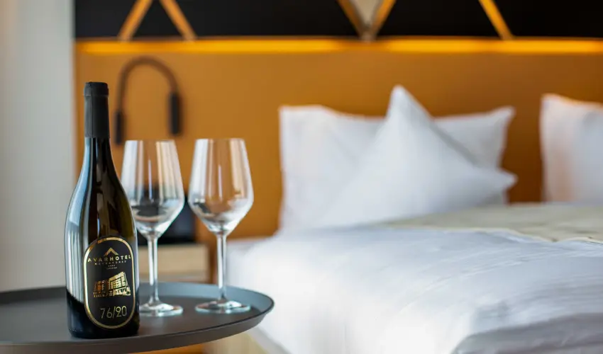 Avar Hotel M�traf�red - Nyugd�jas kedvezm�nyes �rak reggelivel (1 �jt�l)