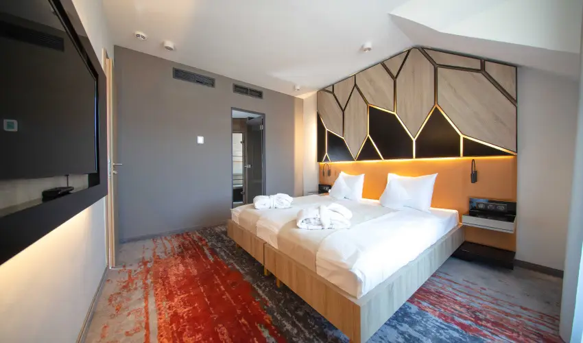 Avar Hotel M�traf�red - Nyugd�jas kedvezm�nyes �rak reggelivel (1 �jt�l)