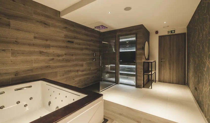 Avar Hotel M�traf�red - Nyugd�jas kedvezm�nyes �rak reggelivel (1 �jt�l)