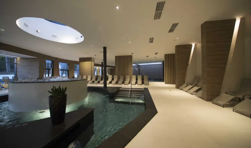 Avar Hotel M�traf�red - Nyugd�jas kedvezm�nyes �rak reggelivel (1 �jt�l)