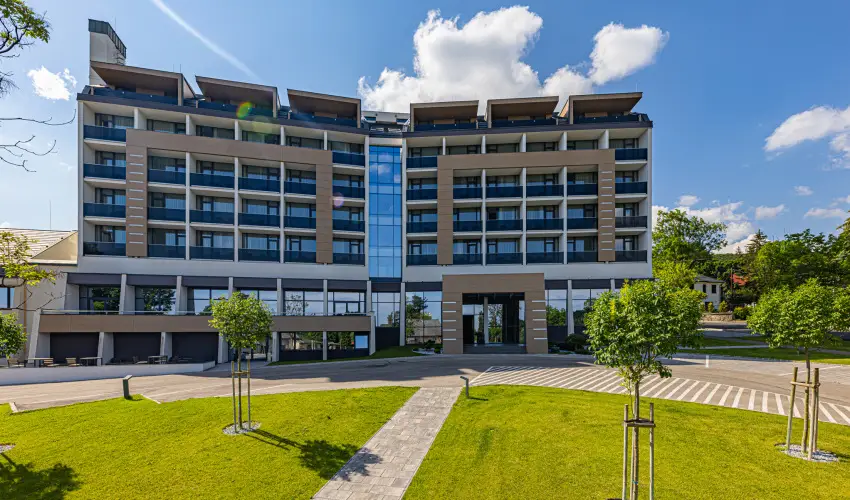 Avar Hotel M�traf�red - Nyugd�jas kedvezm�nyes �rak reggelivel (1 �jt�l)