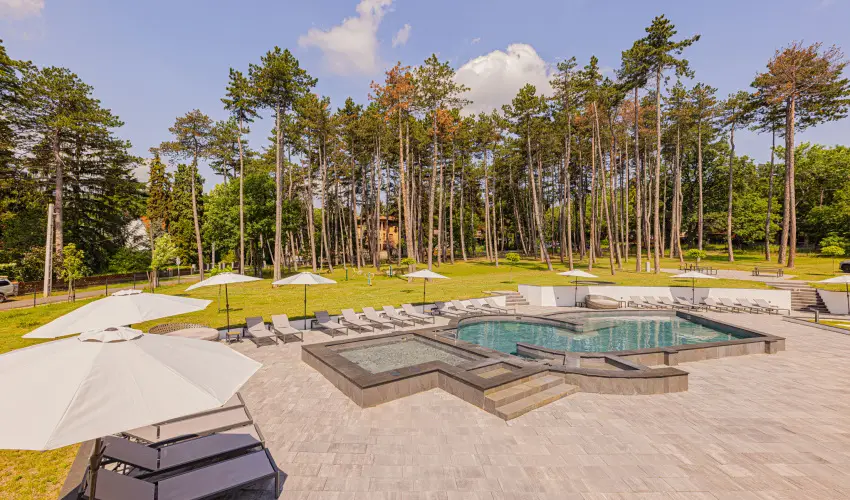 Avar Hotel M�traf�red - Nyugd�jas kedvezm�nyes �rak reggelivel (1 �jt�l)