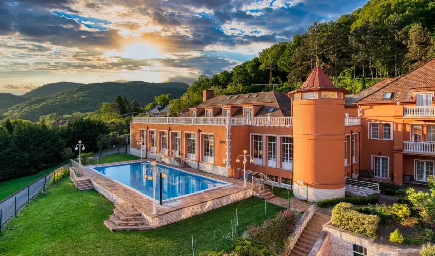 Hotel Bellevue Esztergom - Felh�tlen Esztergomi Pihen�s (min. 2 �j)