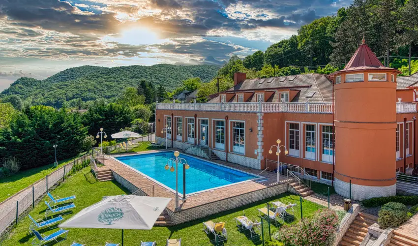 Hotel Bellevue Esztergom - Felh�tlen Esztergomi Pihen�s (min. 2 �j)