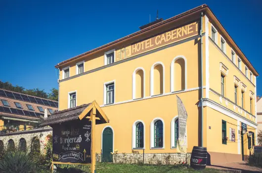 Hotel Cabernet - Nyugdjas kedvezmnyes rak reggelis elltssal (1 jtl)