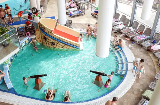 Hunguest Hotel Gyula - Nyugd�jas kedvezm�nyes �r f�rd�bel�p�vel (1 �jt�l)