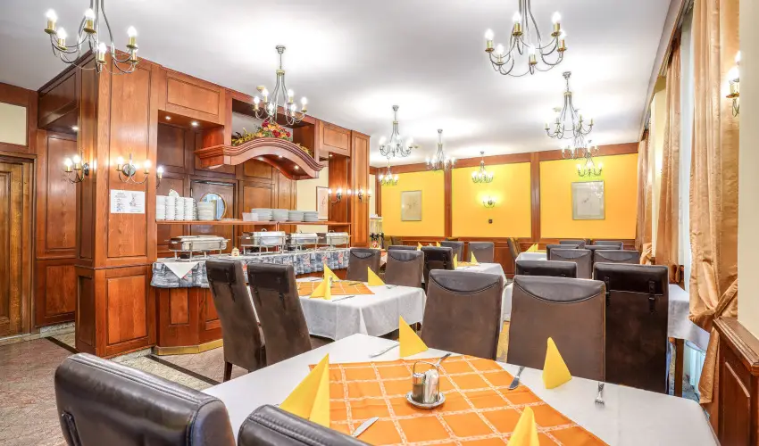 Hotel Erzsbet Hvz - Nyugdjas kedvezmnyes rak reggelivel (1 jtl)