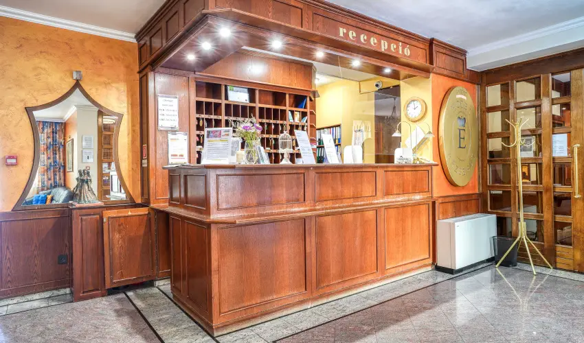 Hotel Erzsbet Hvz - Nyugdjas kedvezmnyes rak reggelivel (1 jtl)