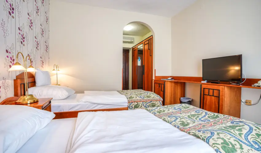 Hotel Erzsbet Hvz - Nyugdjas kedvezmnyes rak reggelivel (1 jtl)