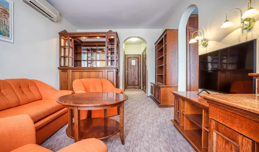 Hotel Erzsbet Hvz - Nyugdjas kedvezmnyes rak reggelivel (1 jtl)