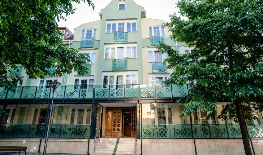 Hotel Erzsbet Hvz - Nyugdjas kedvezmnyes rak reggelivel (1 jtl)