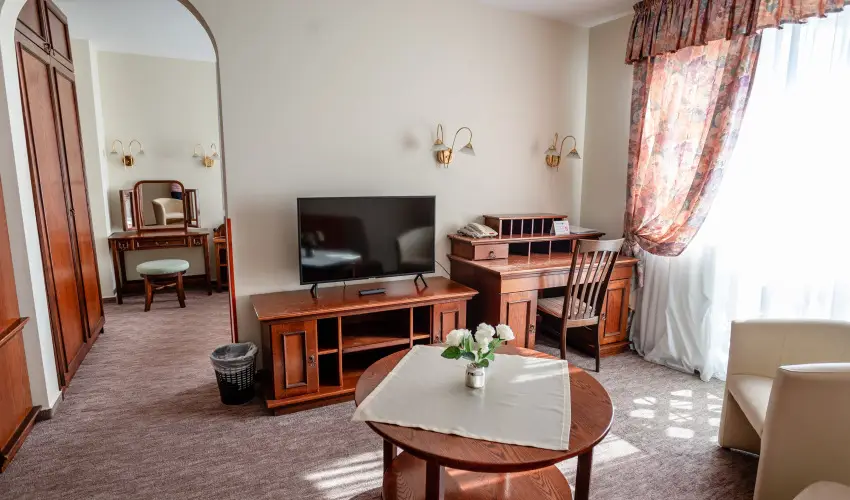 Hotel Erzsbet Hvz - Nyugdjas kedvezmnyes rak reggelivel (1 jtl)