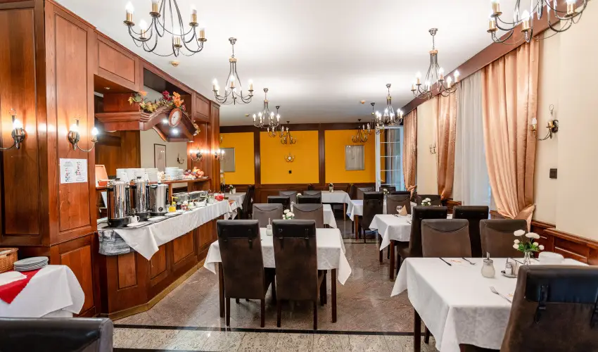 Hotel Erzsbet Hvz - Nyugdjas kedvezmnyes rak reggelivel (1 jtl)