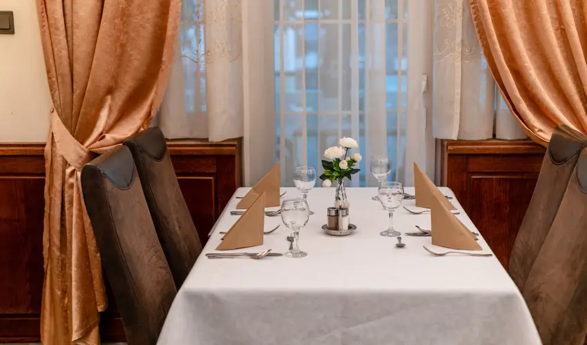 Hotel Erzsbet Hvz - Nyugdjas kedvezmnyes rak reggelivel (1 jtl)