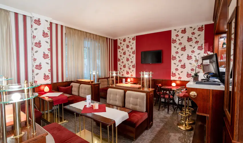 Hotel Erzsbet Hvz - Nyugdjas kedvezmnyes rak reggelivel (1 jtl)