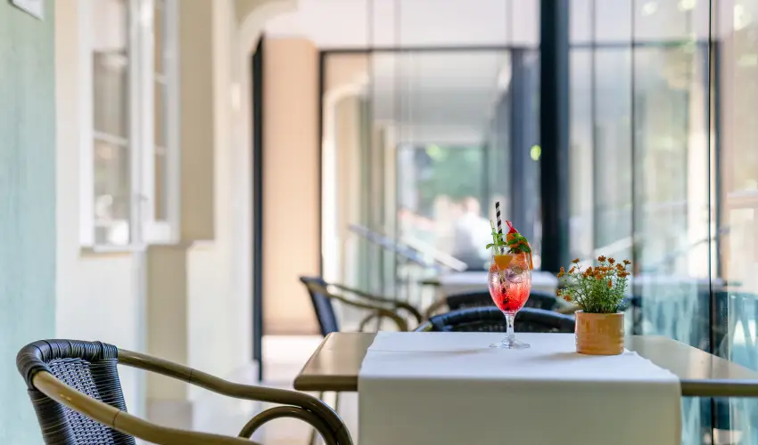 Hotel Erzsbet Hvz - Nyugdjas kedvezmnyes rak reggelivel (1 jtl)