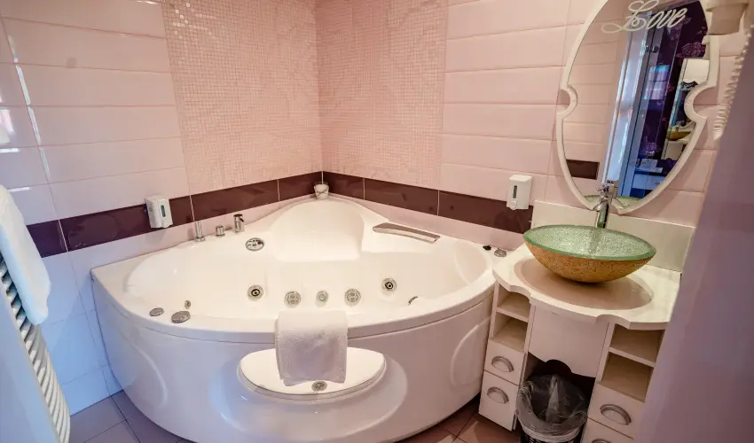 Hotel Erzsbet Hvz - Nyugdjas kedvezmnyes rak reggelivel (1 jtl)