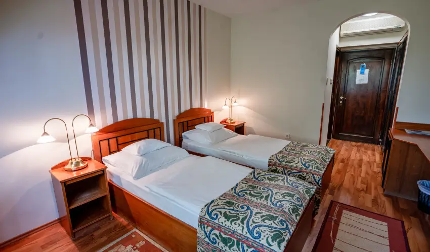 Hotel Erzsbet Hvz - Nyugdjas kedvezmnyes rak reggelivel (1 jtl)