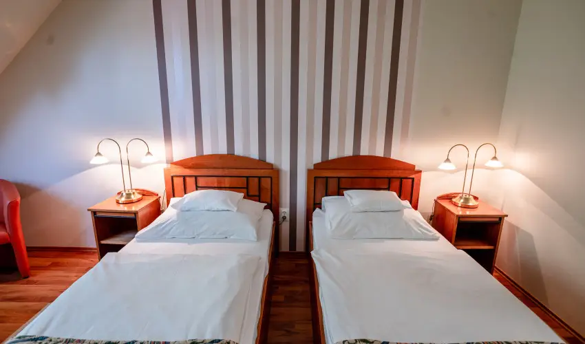 Hotel Erzsbet Hvz - Nyugdjas kedvezmnyes rak reggelivel (1 jtl)