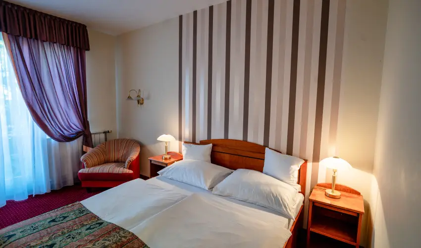 Hotel Erzsbet Hvz - Nyugdjas kedvezmnyes rak reggelivel (1 jtl)