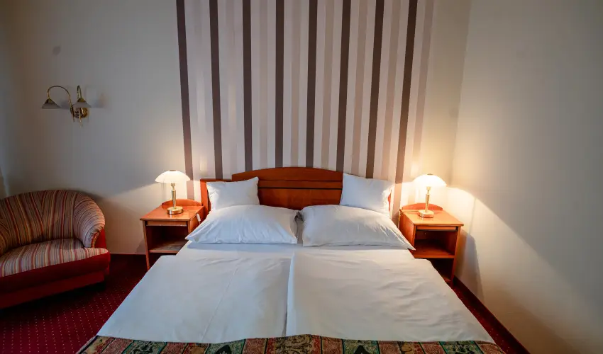 Hotel Erzsbet Hvz - Nyugdjas kedvezmnyes rak reggelivel (1 jtl)