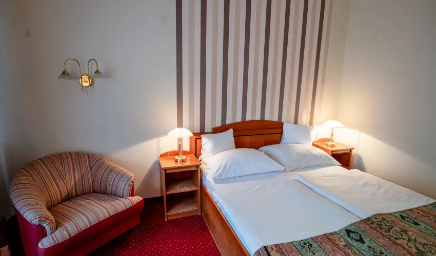 Hotel Erzsbet Hvz - Nyugdjas kedvezmnyes rak reggelivel (1 jtl)