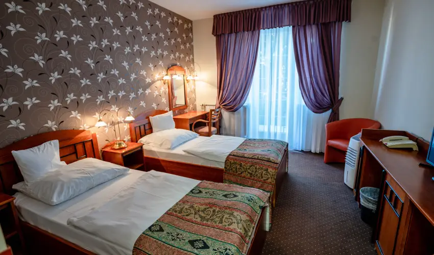 Hotel Erzsbet Hvz - Nyugdjas kedvezmnyes rak reggelivel (1 jtl)