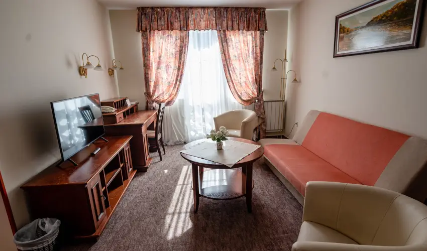 Hotel Erzsbet Hvz - Nyugdjas kedvezmnyes rak reggelivel (1 jtl)