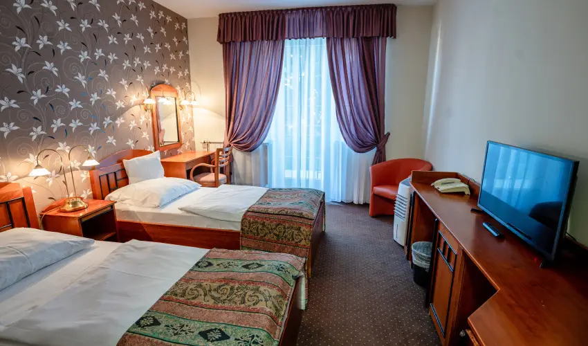 Hotel Erzsbet Hvz - Nyugdjas kedvezmnyes rak reggelivel (1 jtl)