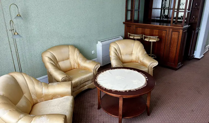 Hotel Erzsbet Hvz - Nyugdjas kedvezmnyes rak reggelivel (1 jtl)