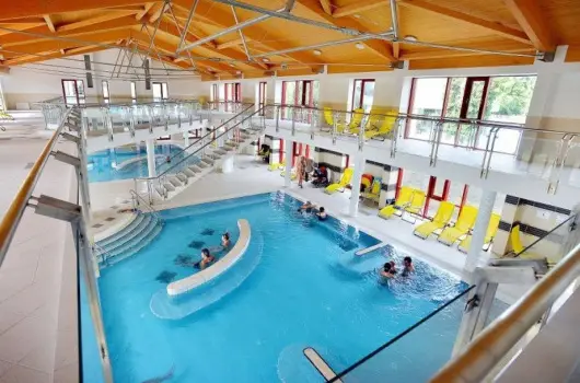 Hunguest Hotel Fl�ra - Legjobb �r f�lpanzi�val, f�rd�bel�p�vel