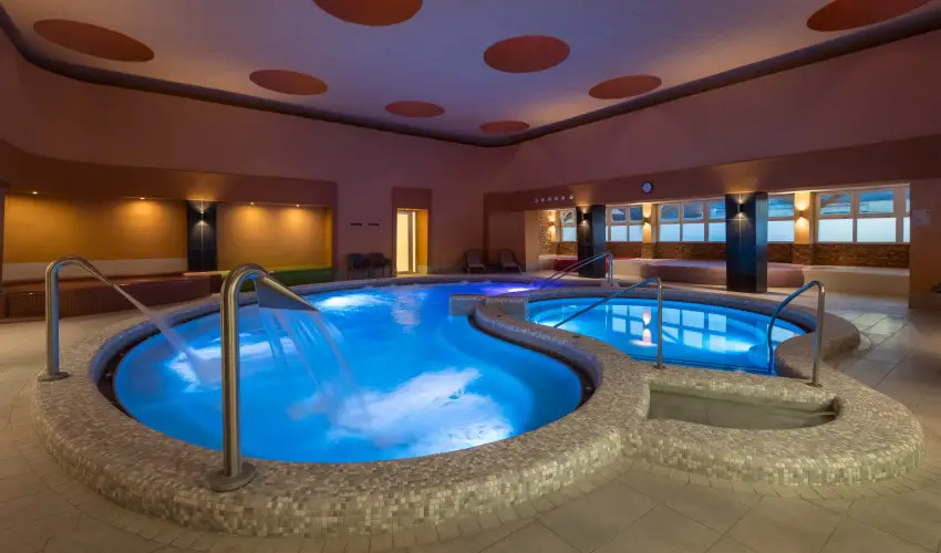 Hunguest Hotel Fl�ra Eger - Legjobb �r f�lpanzi�val, f�rd�bel�p�vel (min. 2 �j)