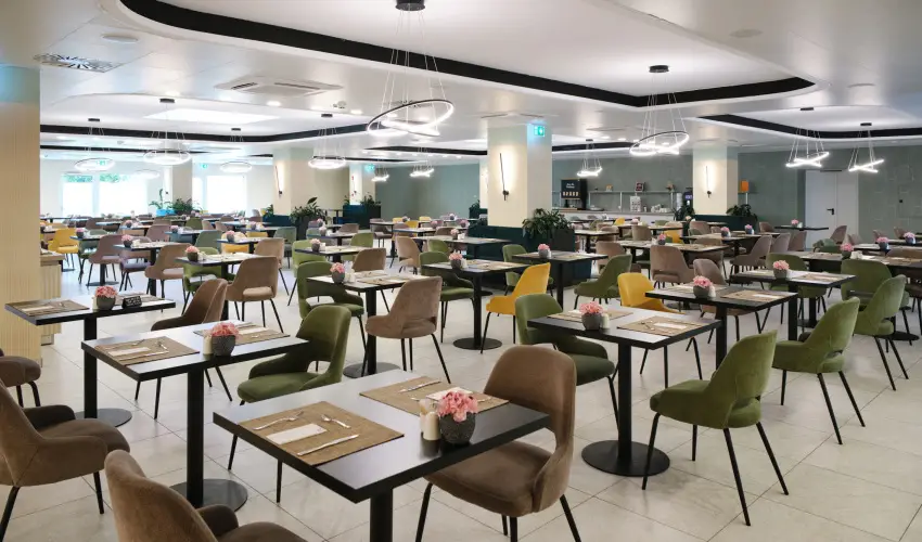 Hunguest Hotel Fl�ra Eger - Legjobb �r f�lpanzi�val, f�rd�bel�p�vel (min. 2 �j)