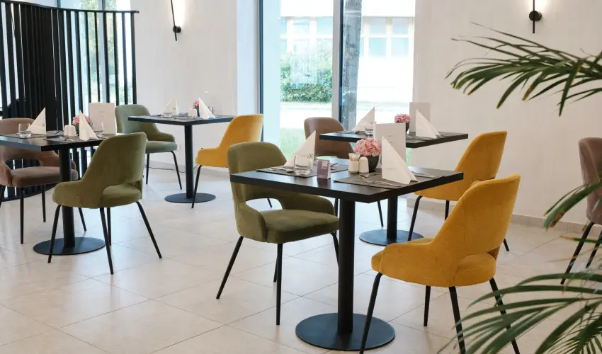 Hunguest Hotel Fl�ra Eger - Legjobb �r f�lpanzi�val, f�rd�bel�p�vel (min. 2 �j)
