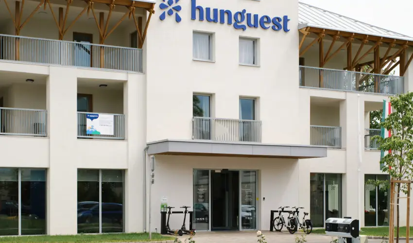 Hunguest Hotel Fl�ra Eger - Legjobb �r f�lpanzi�val, f�rd�bel�p�vel (min. 2 �j)